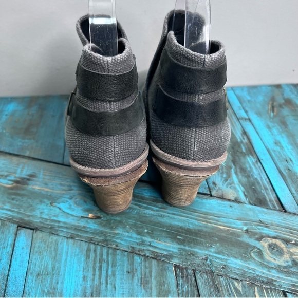 Kenneth Cole Reaction Leather Heeled Ankle Boots Size 10 - Picture 5 of 11